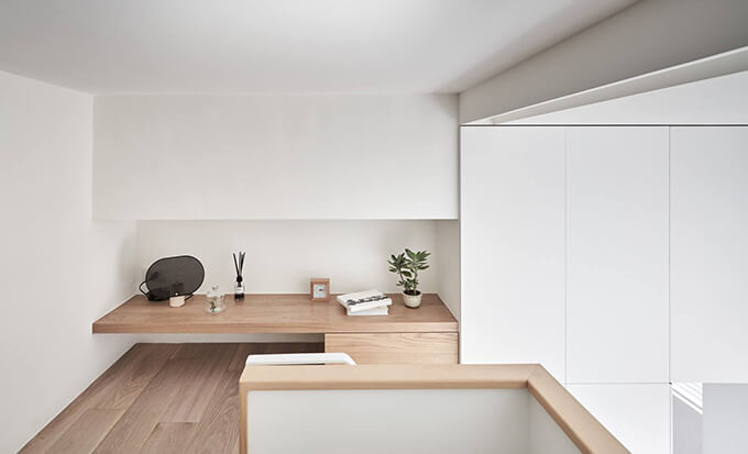 tiny-home-loft-desk-niche