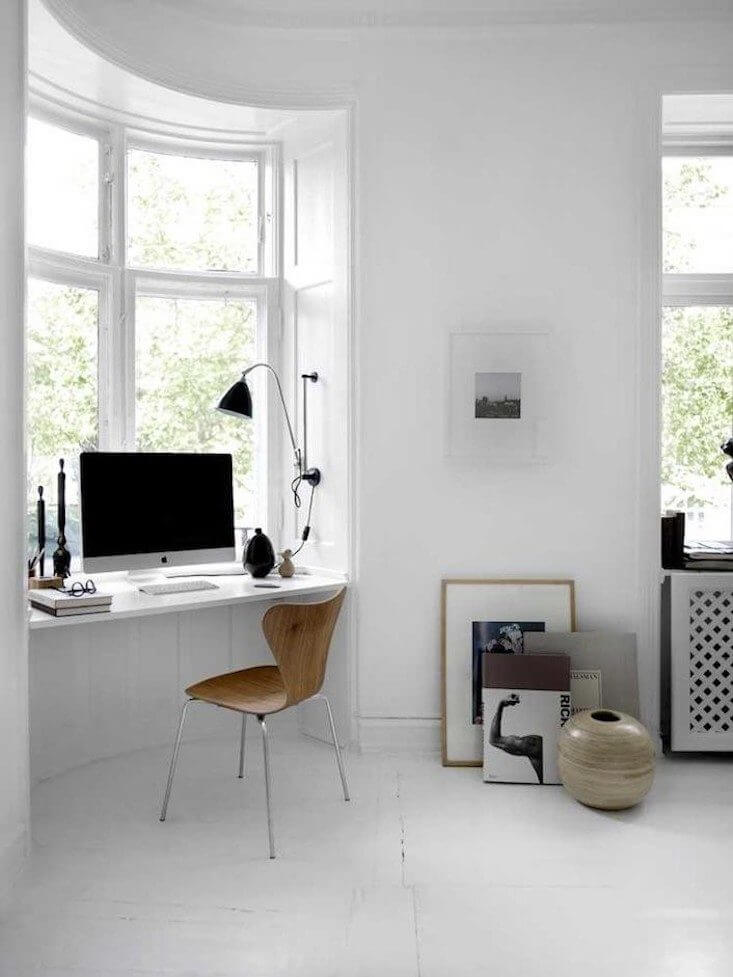 home-office-window-niche-desk