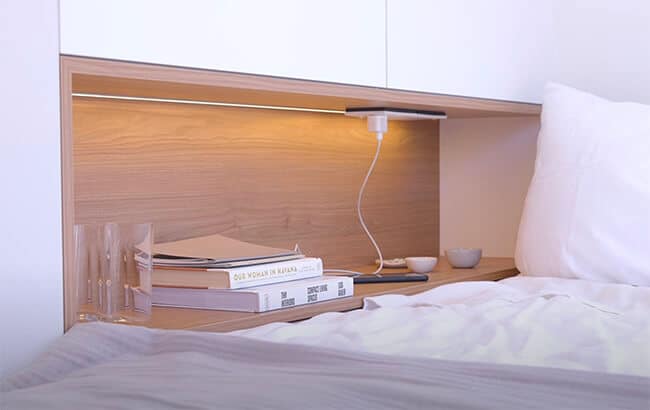 small-apartment-design-bed-book-niche