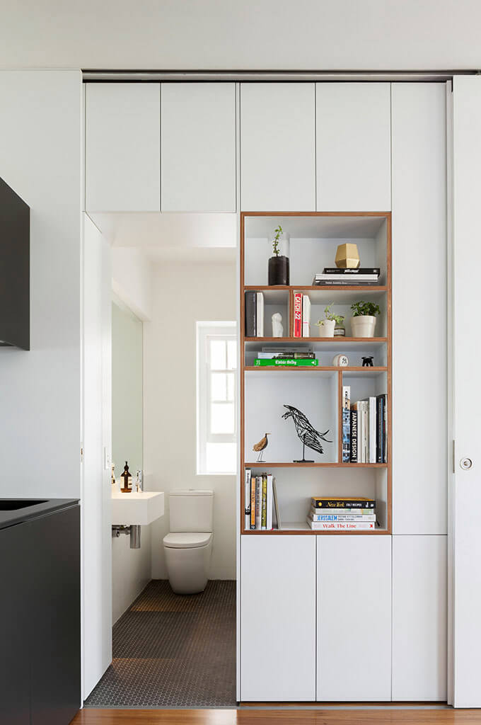 micro-apartment-design-bathroom-entry