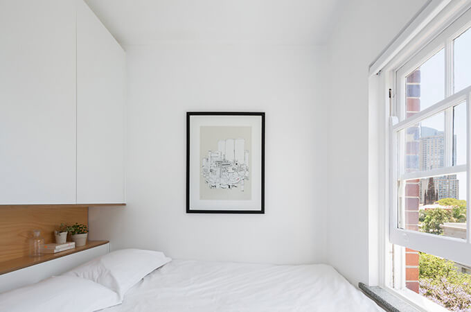micro-apartment-design-bedroom-bookshelf