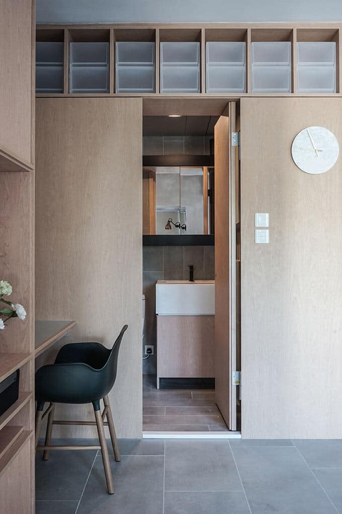 small-studio-apartment-bathroom-hidden-door-2