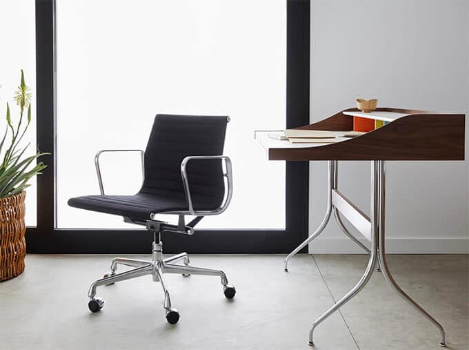 desk-chair-eames-management-1