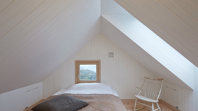 small-cottage-bedroom