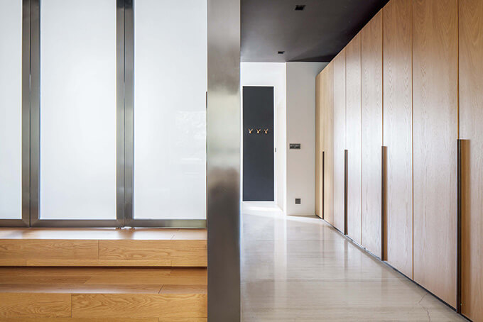 modern-apartment-entry-hall