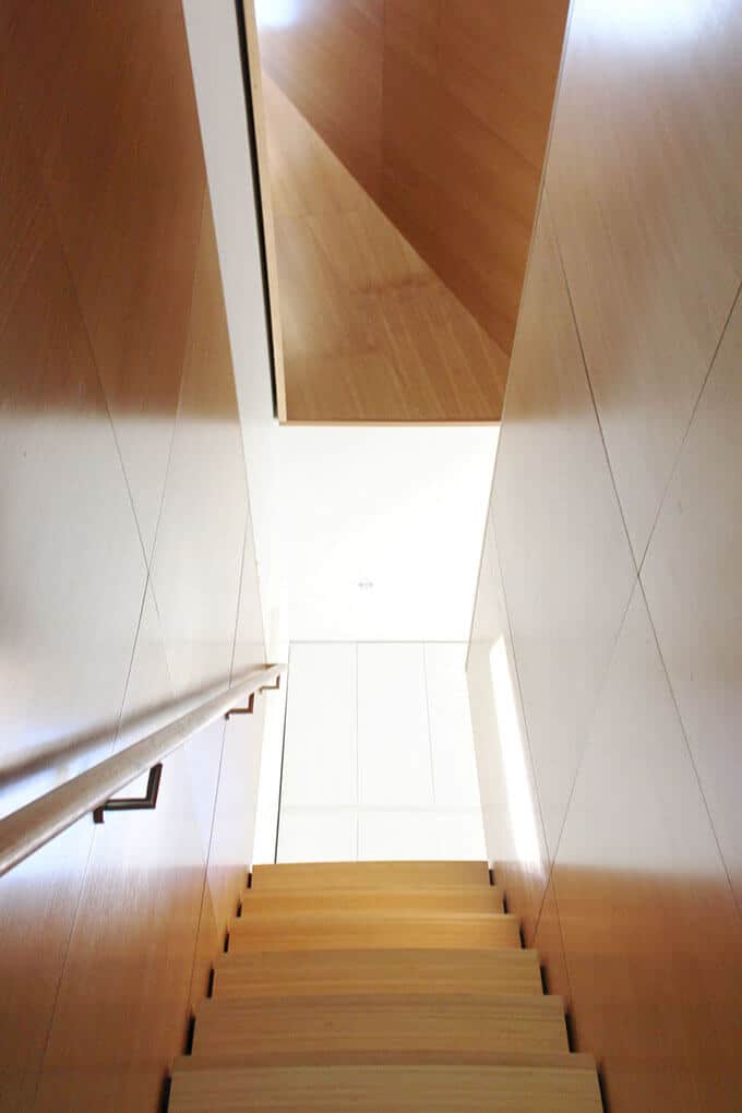 modern-suburban-house-stairway