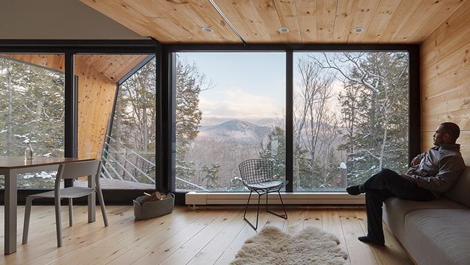 mountain-cabin-living-room