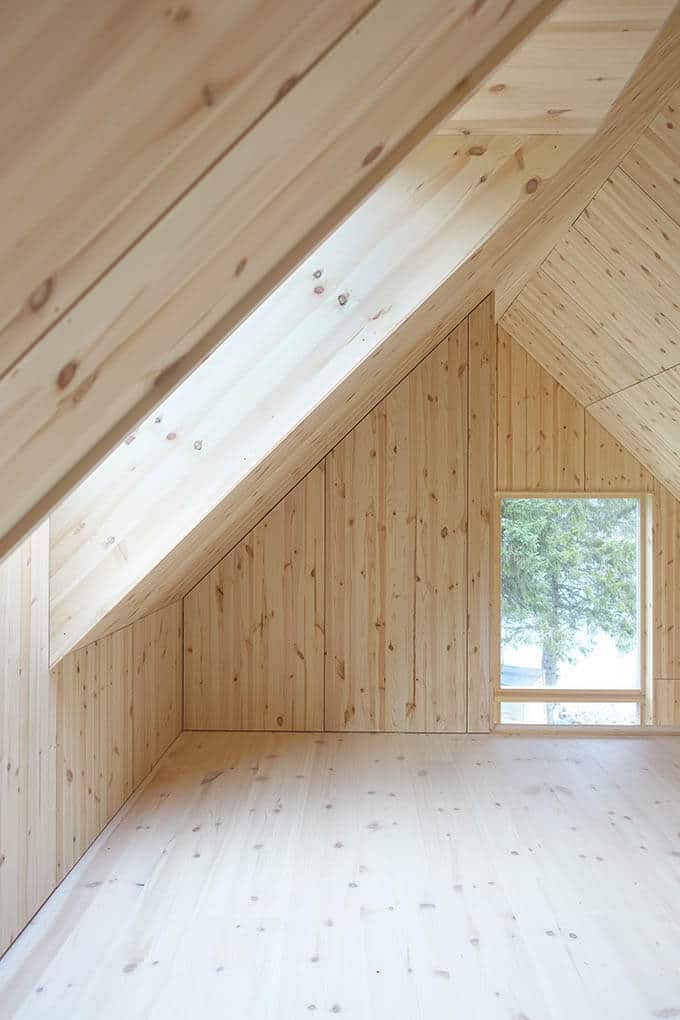 tiny-cottage-sleeping-loft