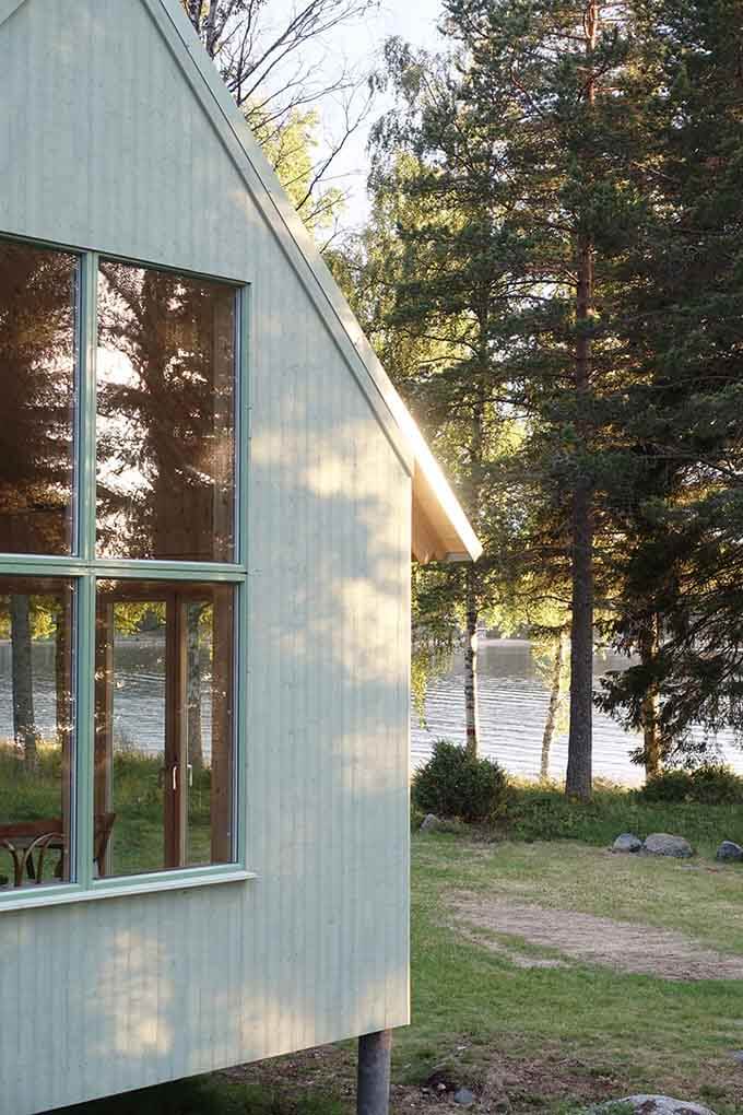 tiny-cottage-exterior-4