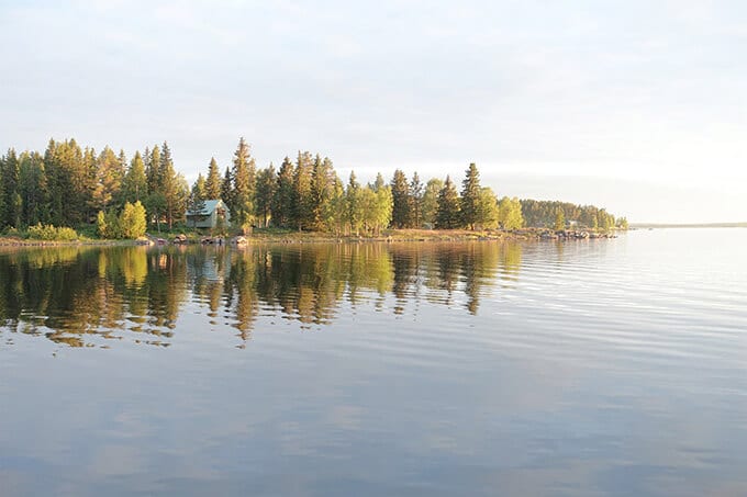 tiny-cottage-lake-view