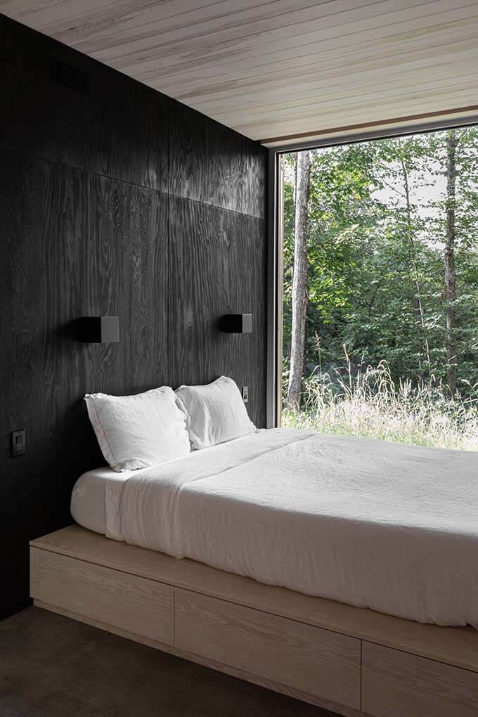 forest-cabin-master-bedroom-3