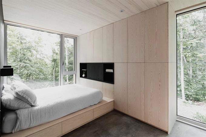 forest-cabin-master-bedroom-2