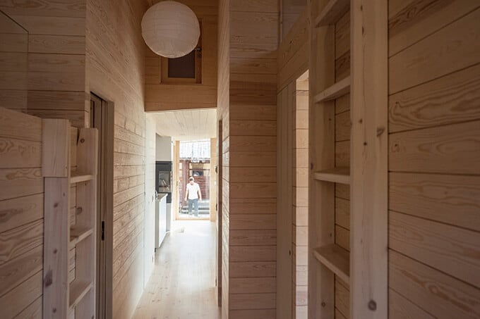 modern-cabin-bedroom-hall