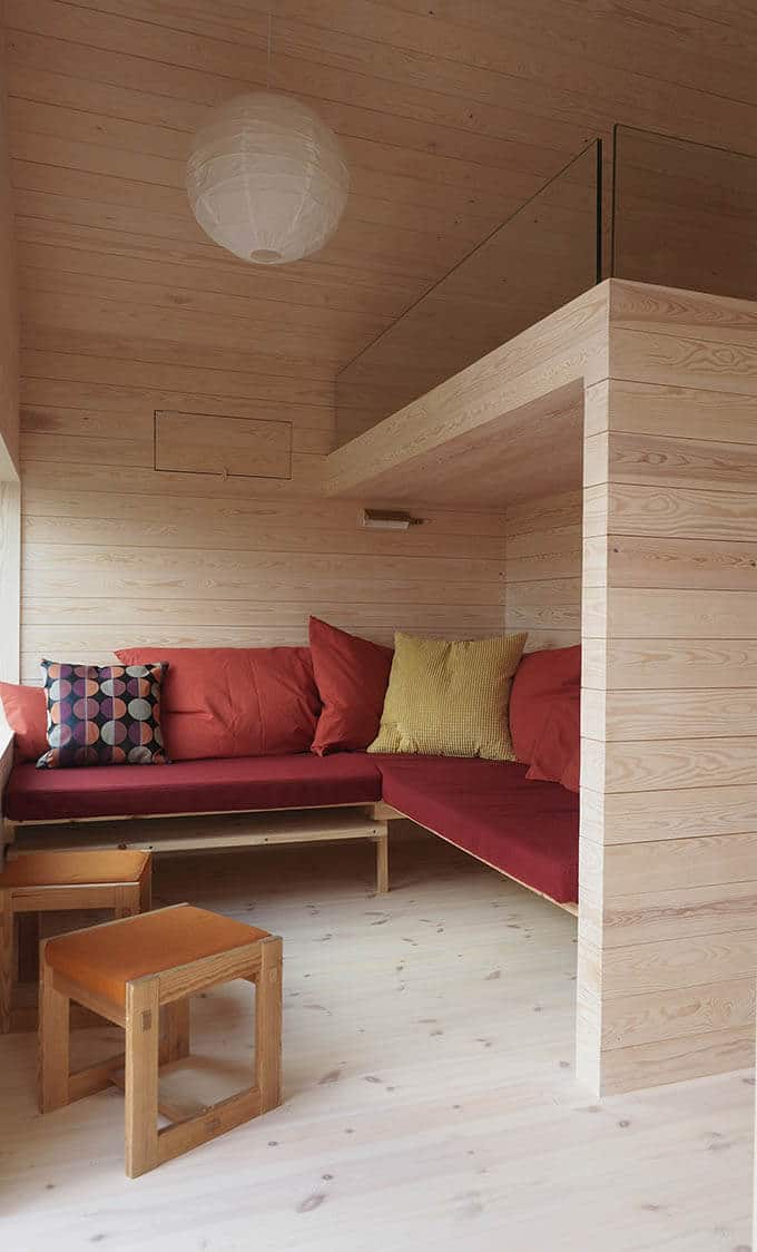 modern-cabin-reading-niche