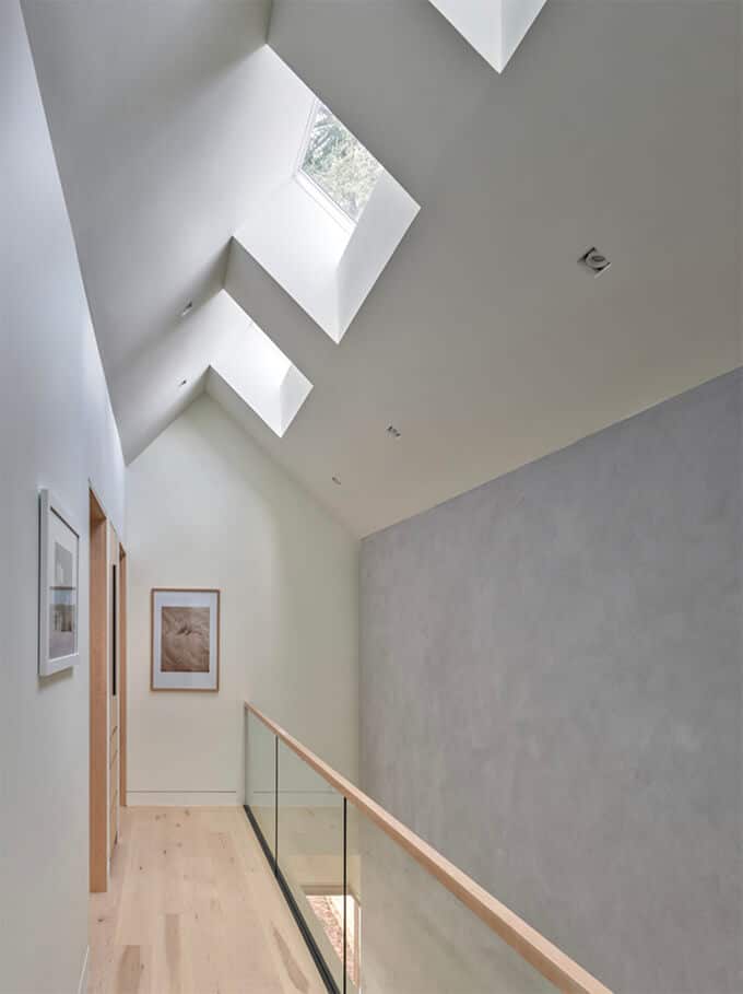 contemporary-house-stair-corridor