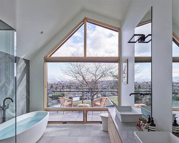 contemporary-house-master-bath