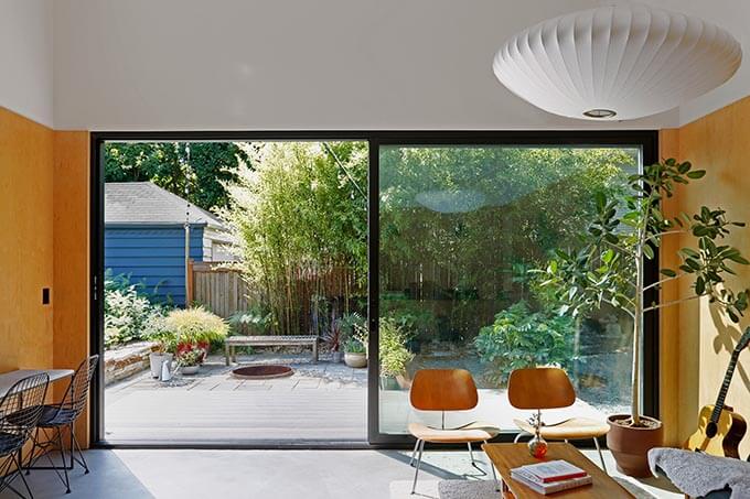 backyard-cottage-interior-entry-garden-terrace